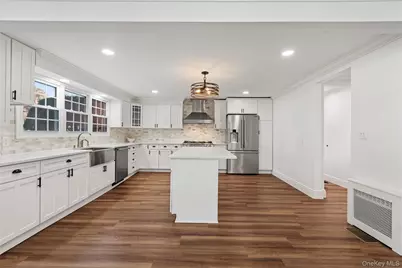 99 Warner Avenue, Roslyn Heights, NY 11577 - Photo 6