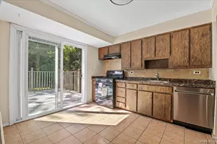 15 Alma Ln, Plainview, NY 11803 - Photo 10