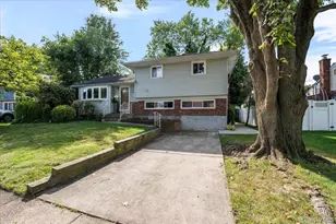 15 Alma Ln, Plainview, NY 11803 - Photo 2