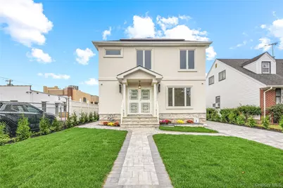 4 S 11th Street, New Hyde Park, NY 11040 - Photo 2