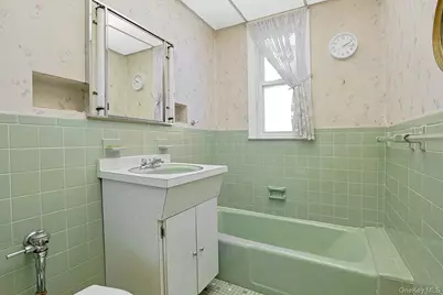 317 E 242nd Street, Bronx, NY 10470 - Photo 22