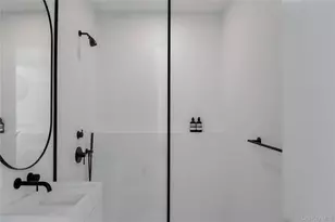 96 Godfrey Ln, Huntington, NY 11743 - Photo 12