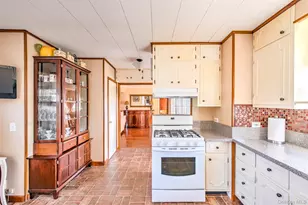 60 Everett St, Patchogue, NY 11772 - Photo 10