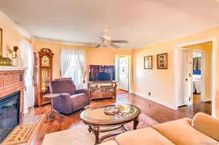 60 Everett St, Patchogue, NY 11772 - Photo 6