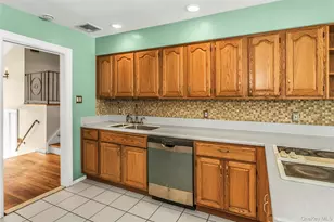 708 Salisbury Park Dr, Westbury, NY 11590 - Photo 10