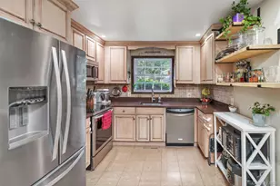 81 Beach Rd, Wading River, NY 11792 - Photo 2