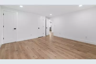 873 S 7th Street, Lindenhurst, NY 11757 - Photo 18