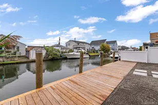 873 S 7th St, Lindenhurst, NY 11757 - Photo 4