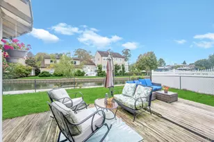 190 Connetquot Dr, Oakdale, NY 11769 - Photo 16