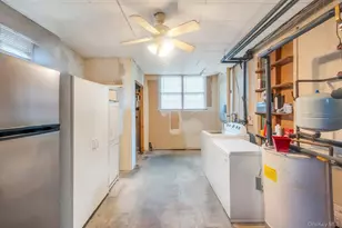 190 Connetquot Dr, Oakdale, NY 11769 - Photo 48