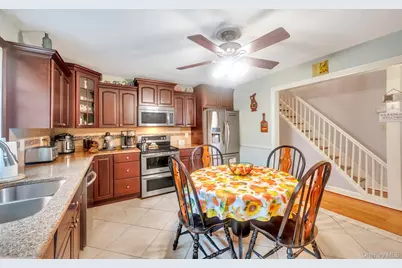 190 Connetquot Drive, Oakdale, NY 11769 - Photo 28