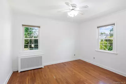 1218 Terrace Boulevard, New Hyde Park, NY 11040 - Photo 12