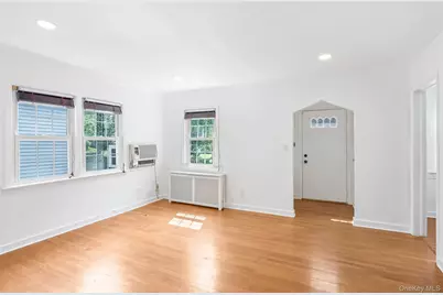 1218 Terrace Boulevard, New Hyde Park, NY 11040 - Photo 4