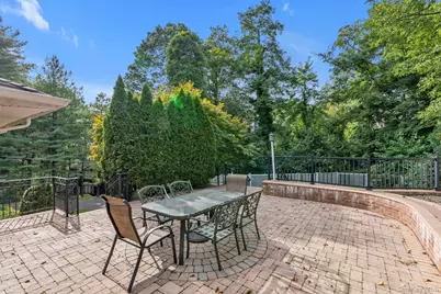 1 Crystal Drive, Great Neck, NY 11021 - Photo 18