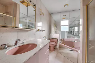 1 Crystal Drive, Great Neck, NY 11021 - Photo 16