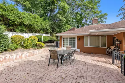 1 Crystal Drive, Great Neck, NY 11021 - Photo 20