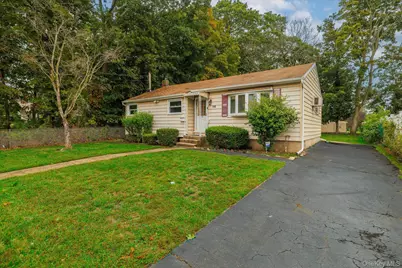 118 Coolidge Avenue, Amityville, NY 11701 - Photo 2