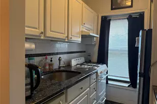 30 Clinton Pl, New Rochelle, NY 10801 - Photo 2