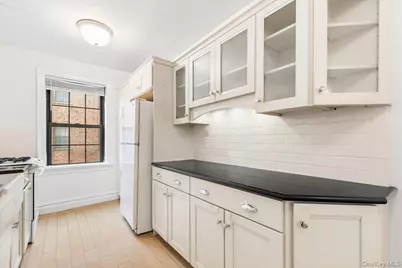 105 Garth Road #4H, Scarsdale, NY 10583 - Photo 8