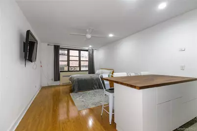 15 Canterbury Road #C10, Great Neck, NY 11021 - Photo 2