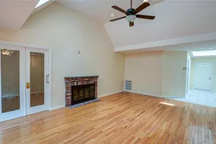 52 Admirals Dr E, Bay Shore, NY 11706 - Photo 8