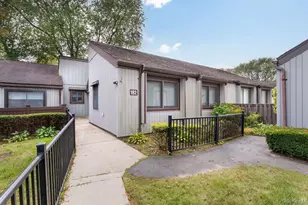 182 Strathmore Gate Dr, Stony Brook, NY 11790 - Photo 2