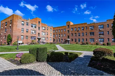 1 Jefferson Avenue #J10, Rockville Centre, NY 11570 - Photo 4