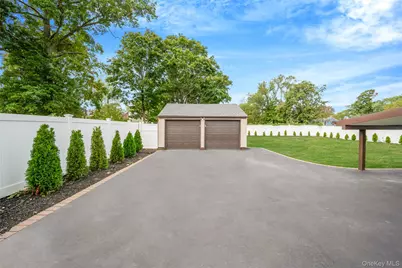 14 Dartmouth Drive, Bay Shore, NY 11706 - Photo 4