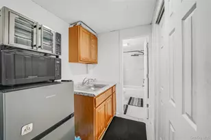 14 Dartmouth Dr, Bay Shore, NY 11706 - Photo 16