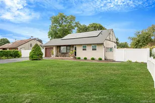 14 Dartmouth Dr, Bay Shore, NY 11706 - Photo 2