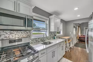 14 Dartmouth Dr, Bay Shore, NY 11706 - Photo 10