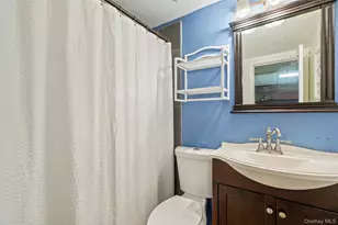 660 Rosevale Ave, Ronkonkoma, NY 11779 - Photo 10