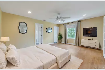 506 Moriches Middle Island Road, Manorville, NY 11949 - Photo 32