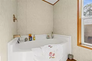 1795 Osborne Ave, Riverhead, NY 11901 - Photo 24