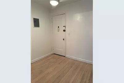 15 Canterbury Road #D13, Great Neck, NY 11021 - Photo 8