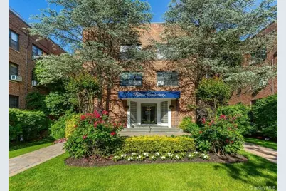 15 Canterbury Road #D13, Great Neck, NY 11021 - Photo 1