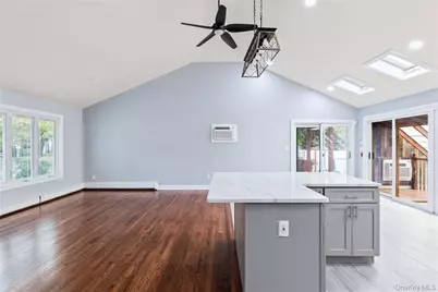 348 Hauser Avenue, Holbrook, NY 11741 - Photo 10