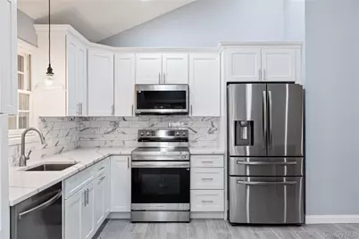 348 Hauser Avenue, Holbrook, NY 11741 - Photo 6