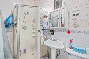 21 Thames St, Brooklyn, NY 11206 - Photo 14