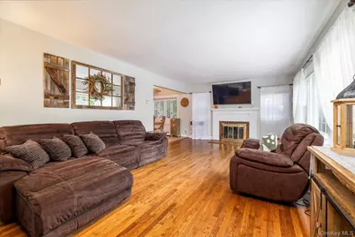 1729 Gormley Avenue, Merrick, NY 11566 - Photo 8