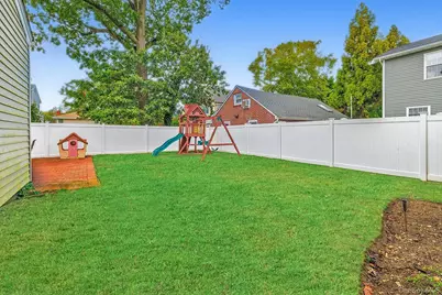 1729 Gormley Avenue, Merrick, NY 11566 - Photo 6