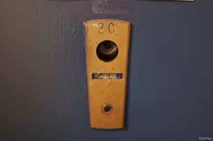 636 N Terrace Ave, Mount Vernon, NY 10552 - Photo 2