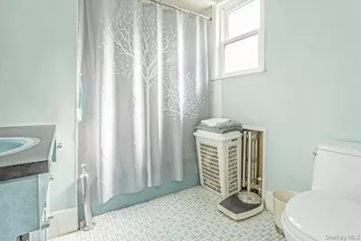 90 Jackson Road, Valley Stream, NY 11581 - Photo 18