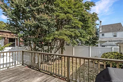 90 Jackson Road, Valley Stream, NY 11581 - Photo 4