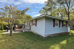 135 Forrest Ave, Shirley, NY 11967 - Photo 6