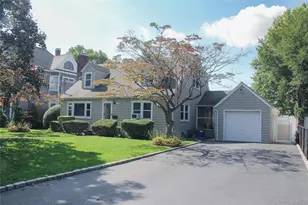 117 N Grove St, Freeport, NY 11520 - Photo 2