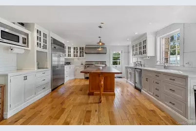 46 Bellport Lane, Bellport, NY 11713 - Photo 6