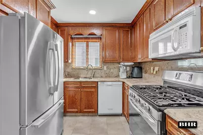 6 Mulberry Avenue, New York, NY 10314 - Photo 6