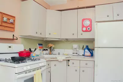 100 Randall Avenue #1E, Freeport, NY 11520 - Photo 4