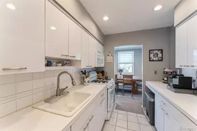 61 Maine Avenue #D14, Rockville Centre, NY 11570 - Photo 8